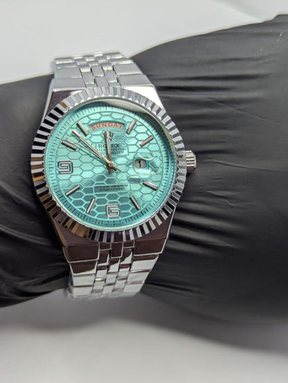 Rlx Premium Dial Day-Date Men’s Watch – Fluted Bezel & Steel Bracelet with Luxury Box